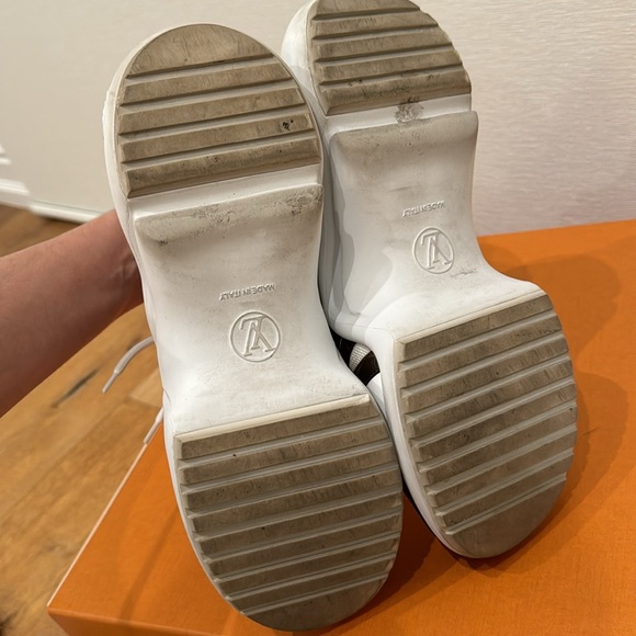Louis Vuitton arch light sneakers - Picture 13 of 17